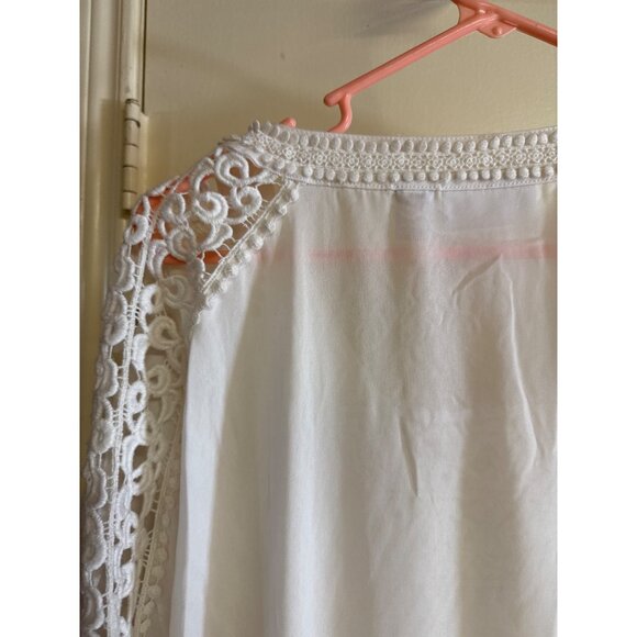 Chicos White Crochet Trim Wrap Style Blouse Size 2 Elegant & Breezy Top - Picture 7 of 8